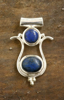 Isis - Pendentif Lapis (7 g, h: 3.6, B: 2.3)