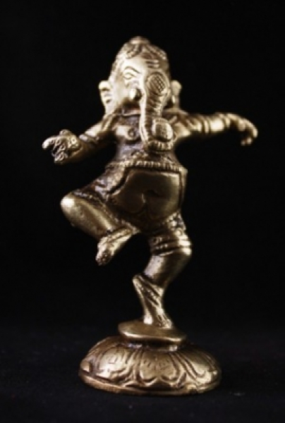 Ganesh fait de la danse en laiton